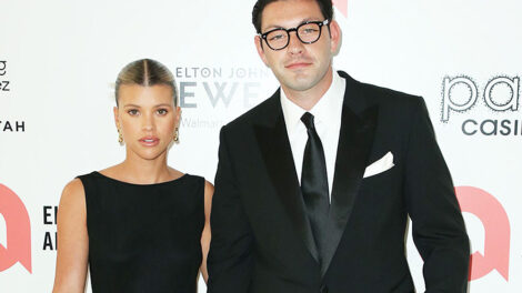 Sofia Richie Shows Off Massive Emerald Cut Engagement Ring From Elliot ...